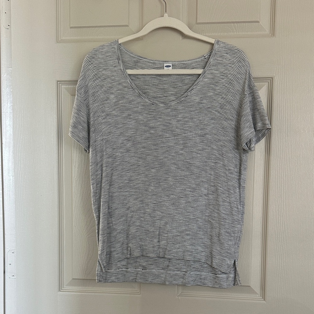 Old Navy Black and White Striped Short Sleeve Tee